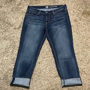 Levi,s mid-rise slim cuffed, cropped jean.  Size 14/32” waist